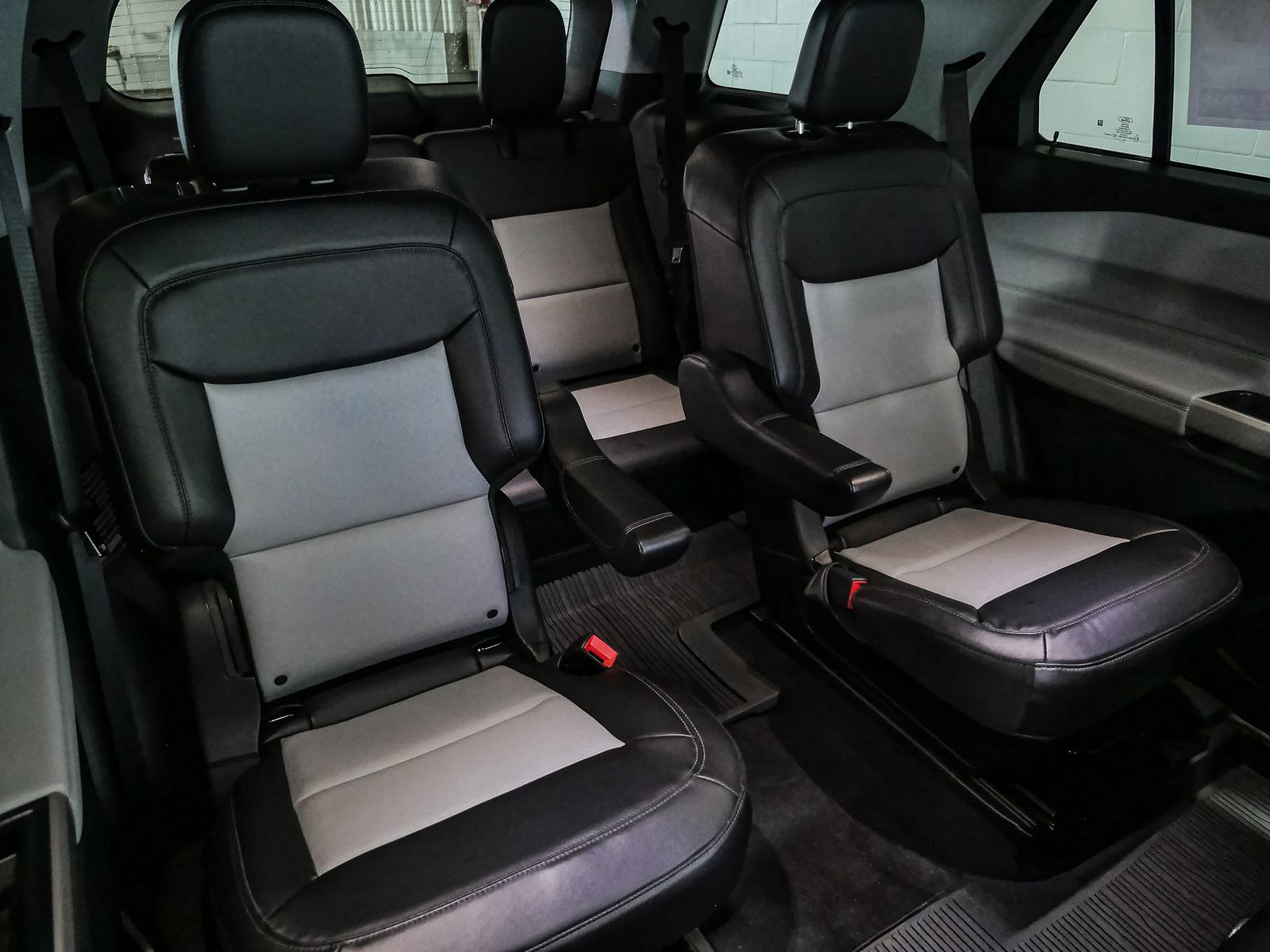 2023 Ford Explorer XLT photo 21