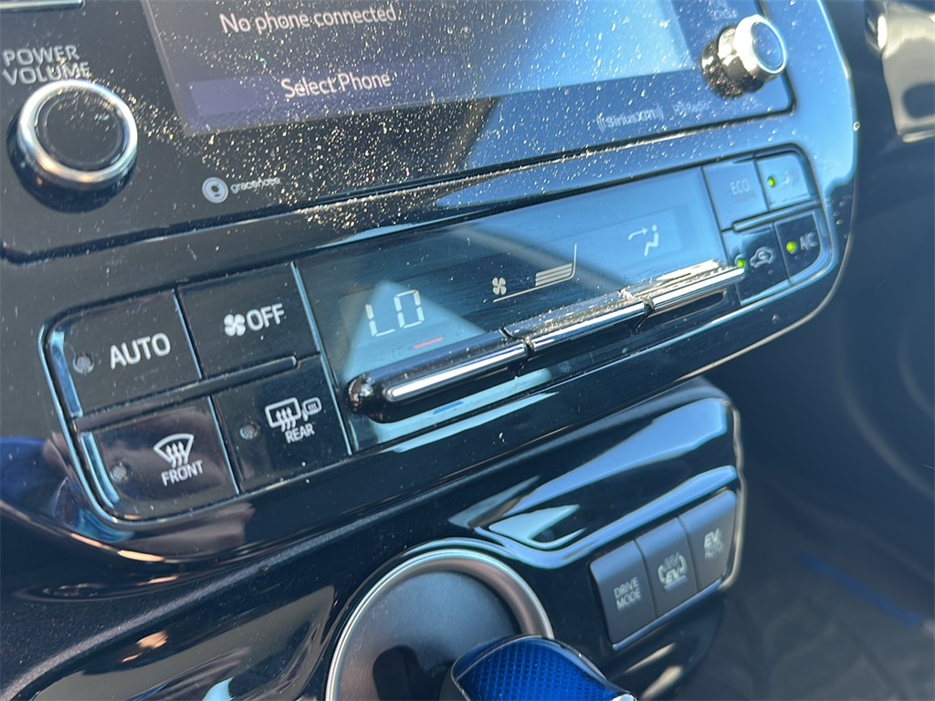2020 Toyota Prius Prime LE photo 17