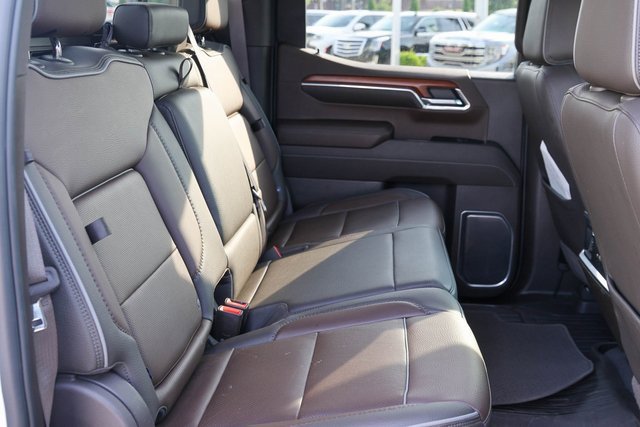 Used 2022 White Frost Tricoat GMC Denali image 22