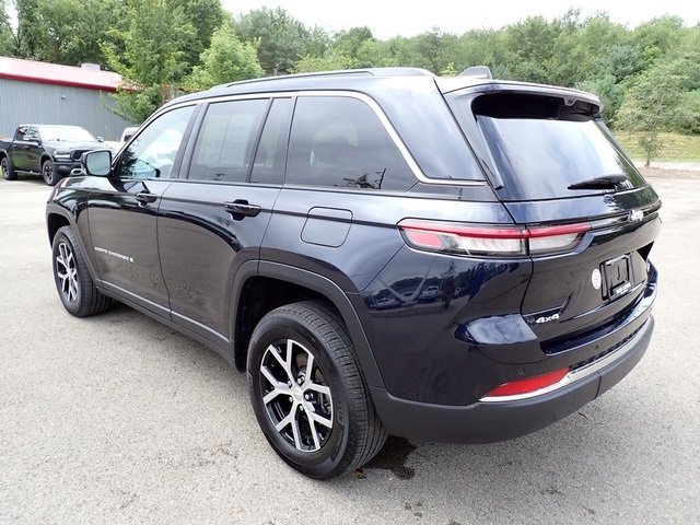 2024 Jeep Grand Cherokee Limited photo 2