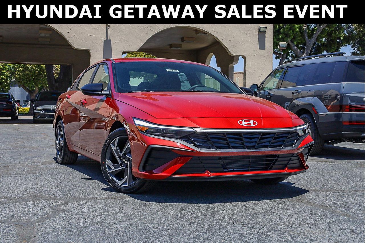 2025 Hyundai Elantra SEL's photo