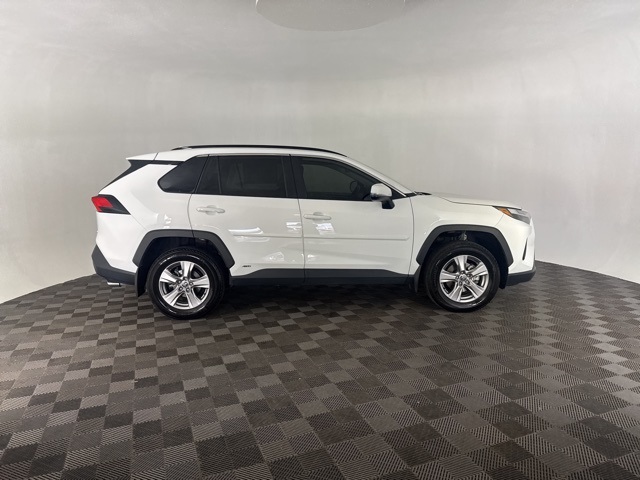 2022 Toyota RAV4 Hybrid XLE photo 6