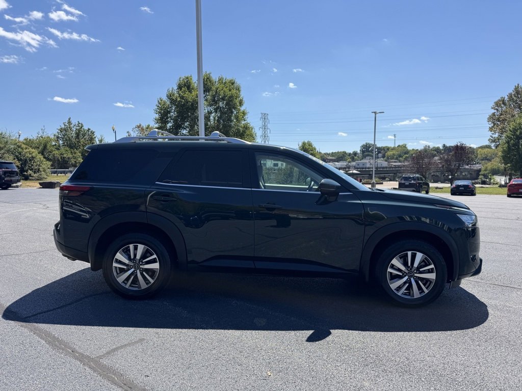 2023 Nissan Pathfinder SL photo 8