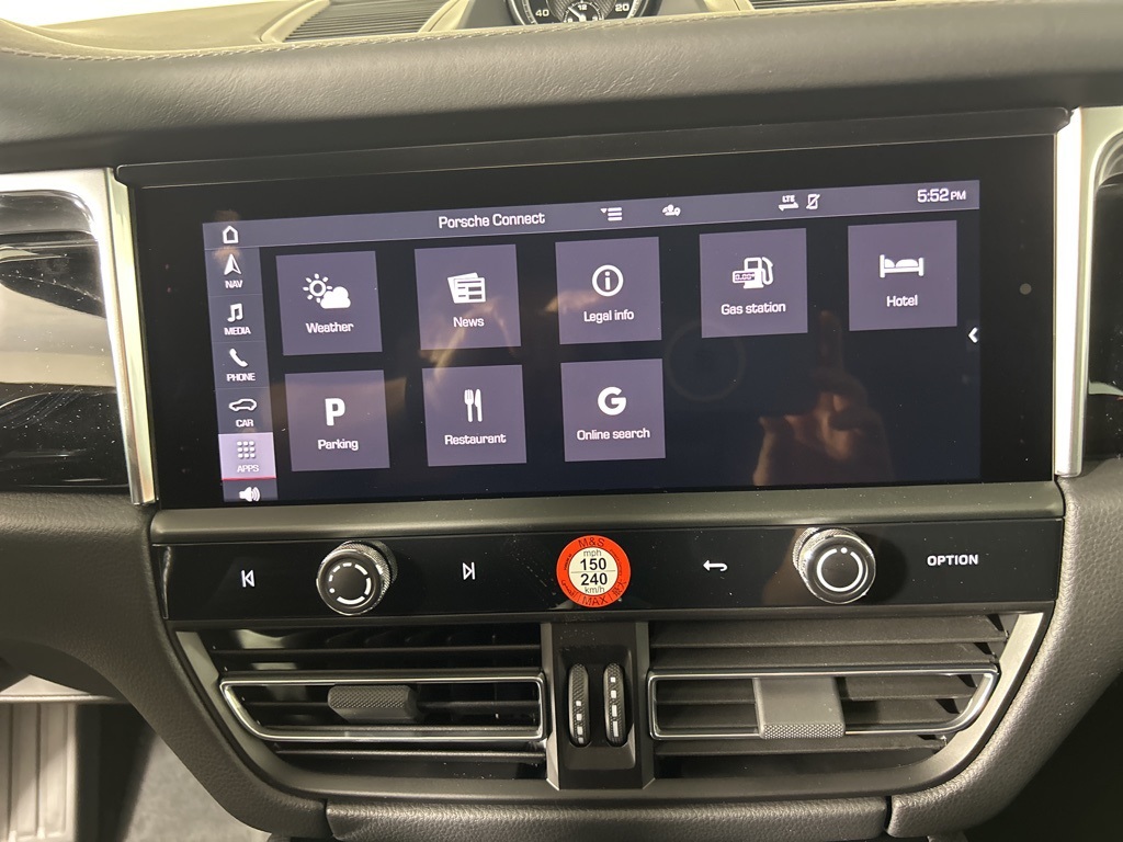 2025 Porsche Macan T photo 26