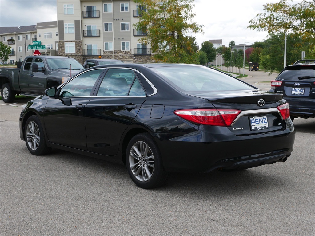 2016 Toyota Camry SE photo 5