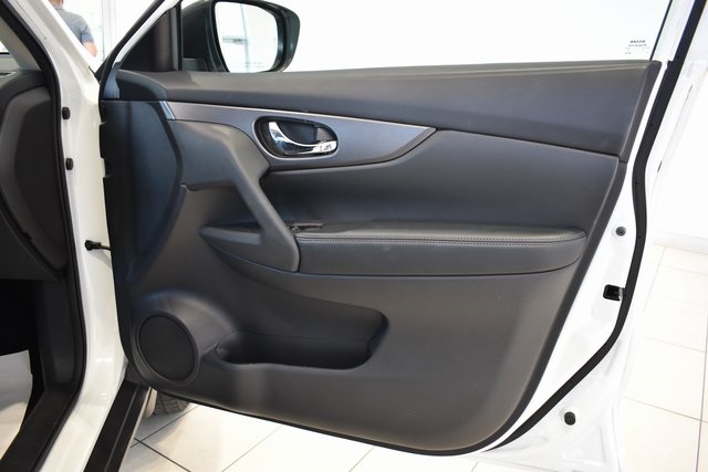 2016 Nissan Rogue S photo 11