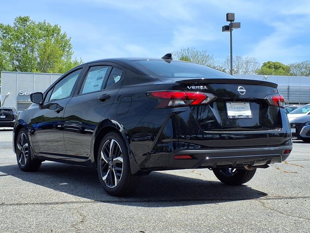 2025 Nissan Versa SR photo 6
