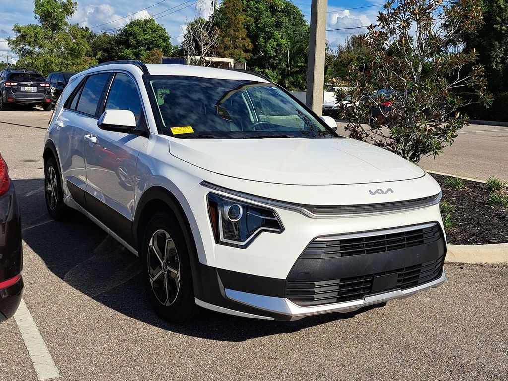 2024 Kia Niro EX photo 3
