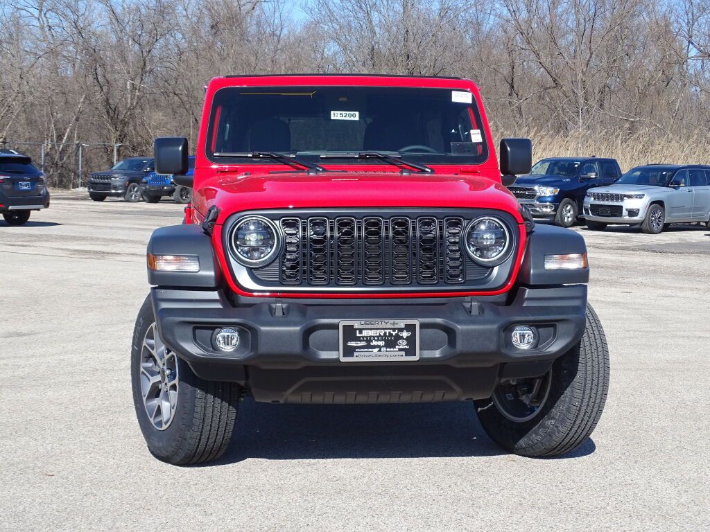2025 Jeep Wrangler photo 4