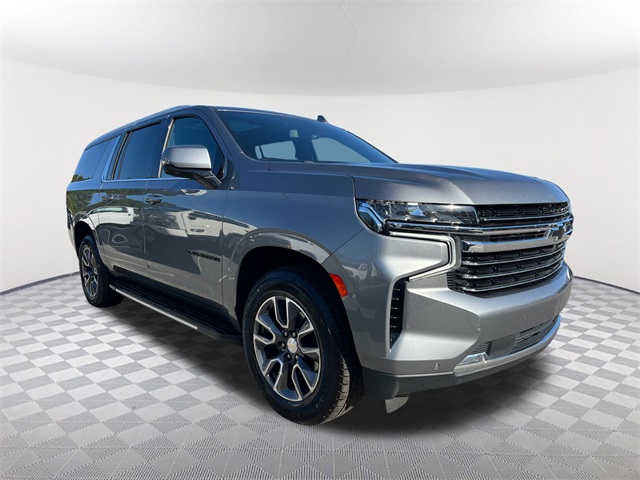2022 Chevrolet Suburban LT photo 3