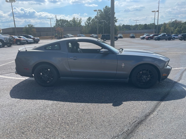 2011 Ford Mustang V6 Premium photo 2