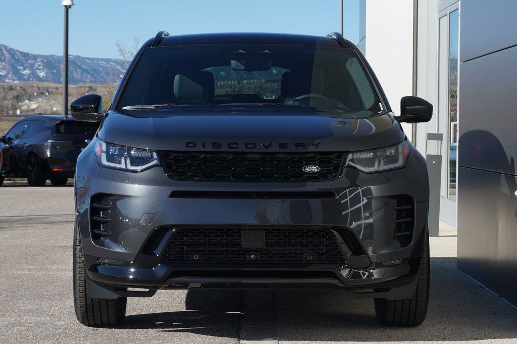 2025 Land Rover Discovery Sport SE photo 3