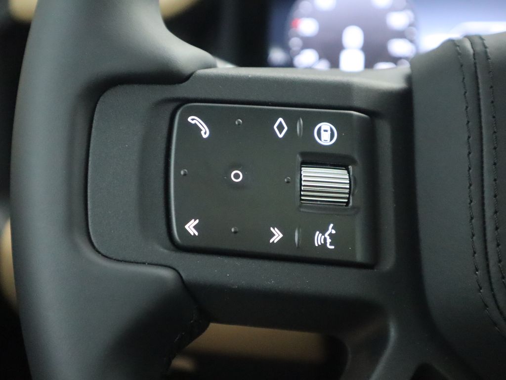 2025 Land Rover Defender 130 X photo 8