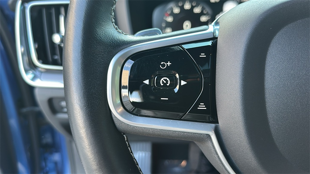 2020 Volvo S60 R-Design photo 19