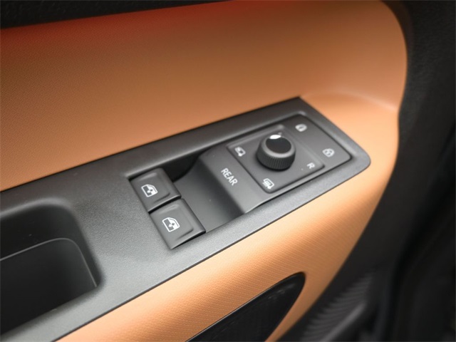 2025 Volkswagen ID. Buzz Pro Plus photo 12