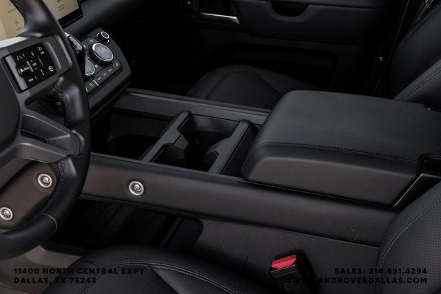 2025 Land Rover Defender 110 X-Dynamic SE photo 24