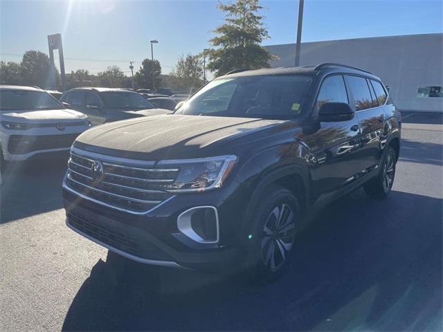2026 Volkswagen Atlas SE photo 2