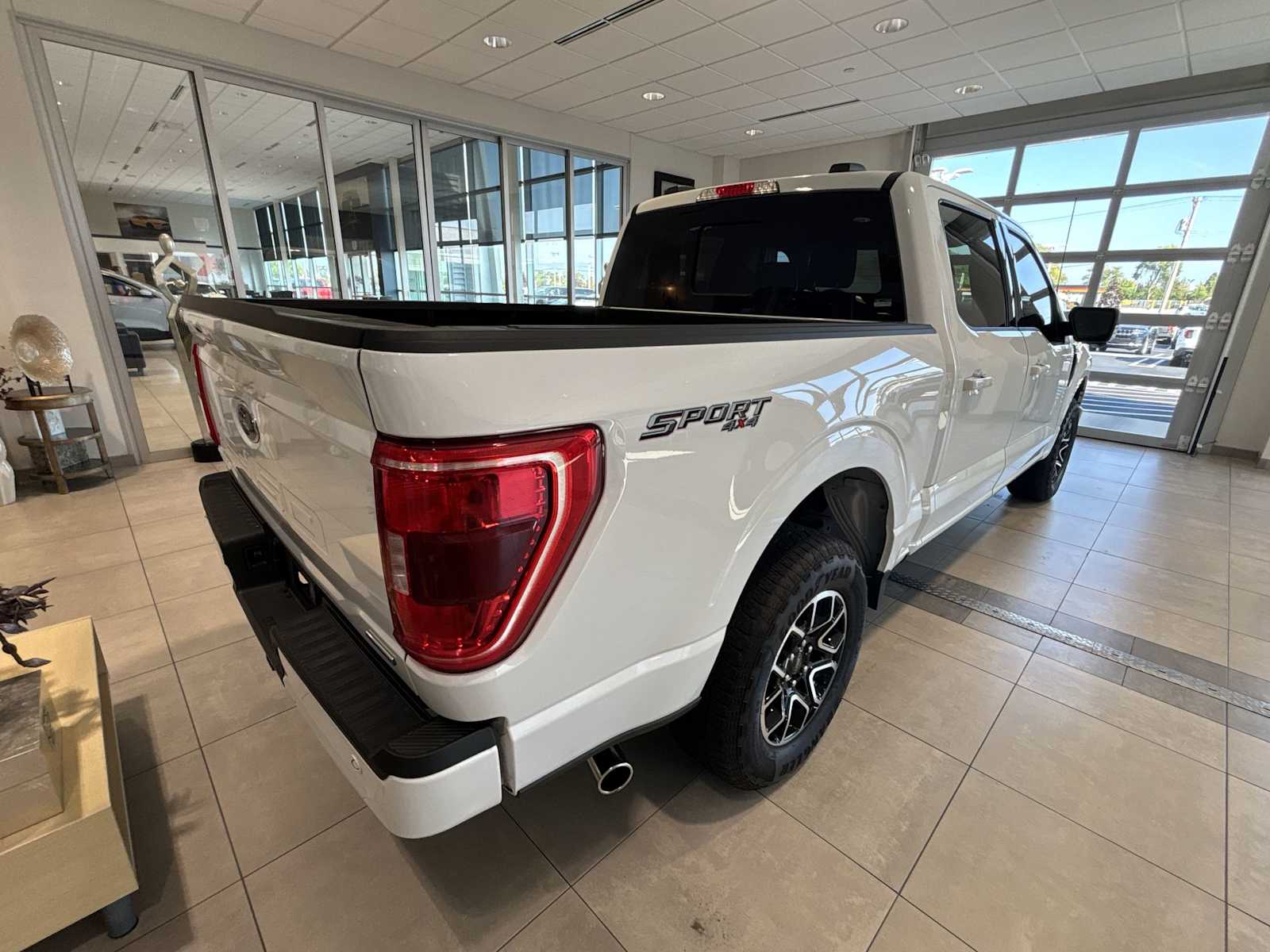 2023 Ford F-150 XLT photo 2