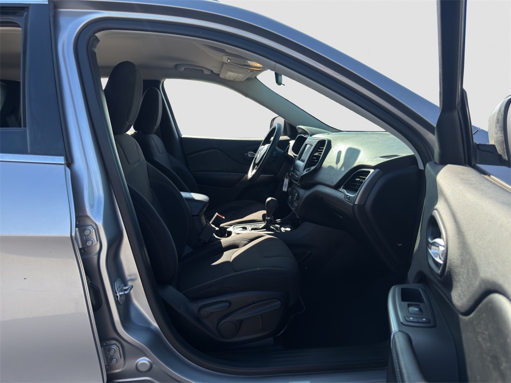 2019 Jeep Cherokee Latitude photo 18
