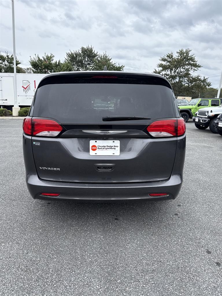 2021 Chrysler Voyager LXi photo 4