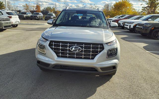 2026 Hyundai Venue SEL photo 3