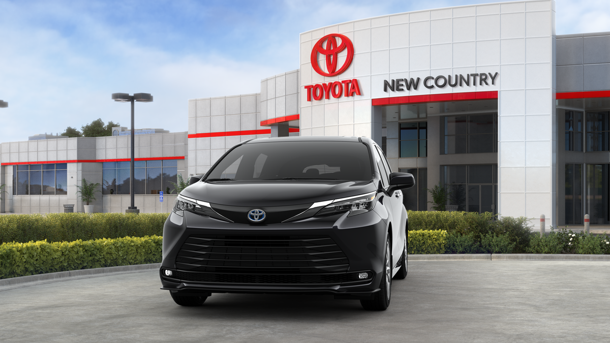2025 Toyota Sienna XLE photo 18