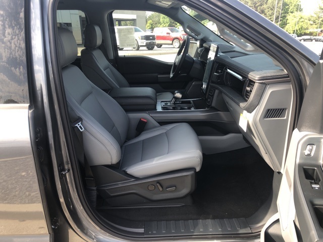 2025 Ford F-150 Lightning photo 18