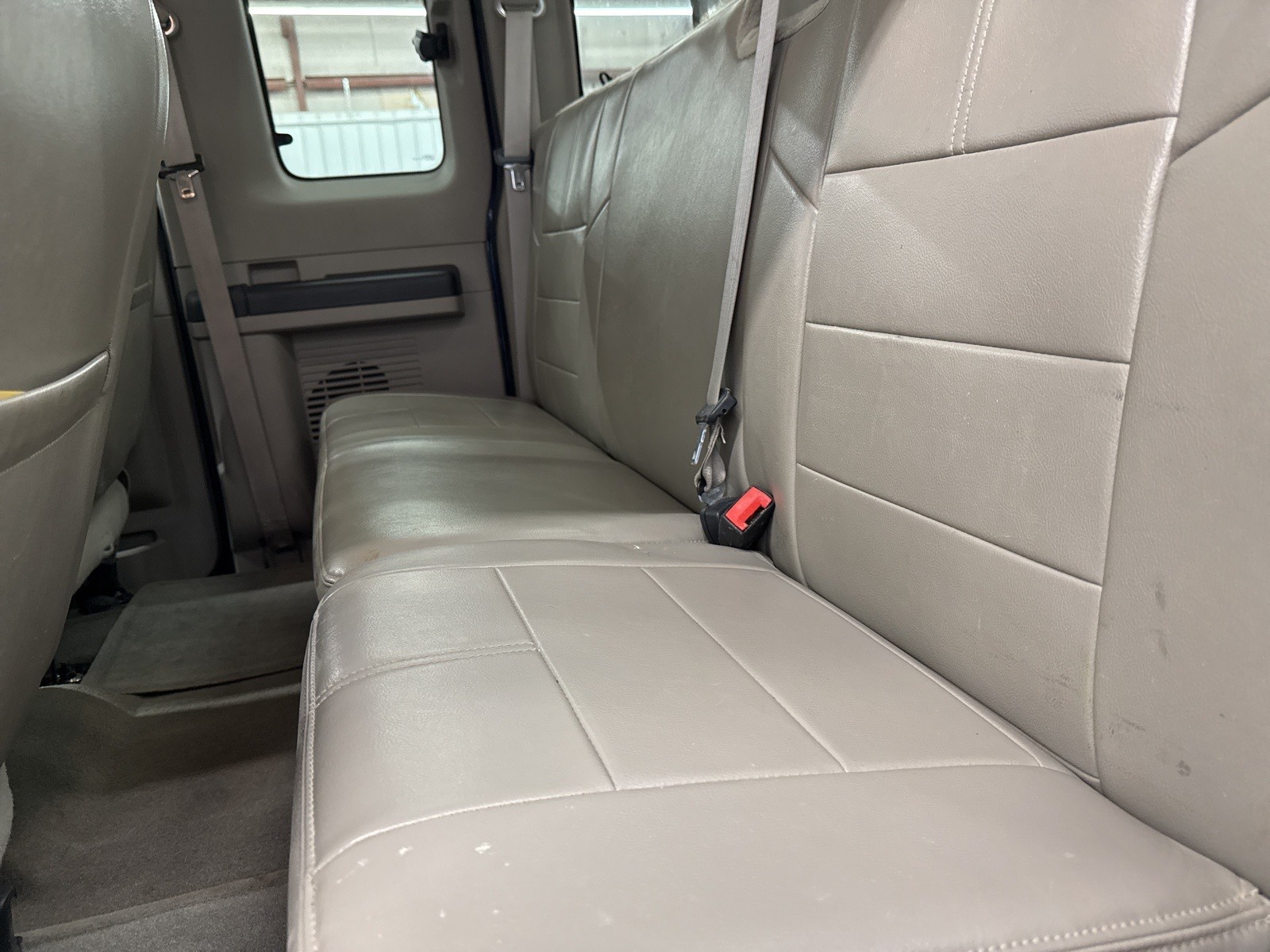 2010 Ford F-250 Lariat photo 20