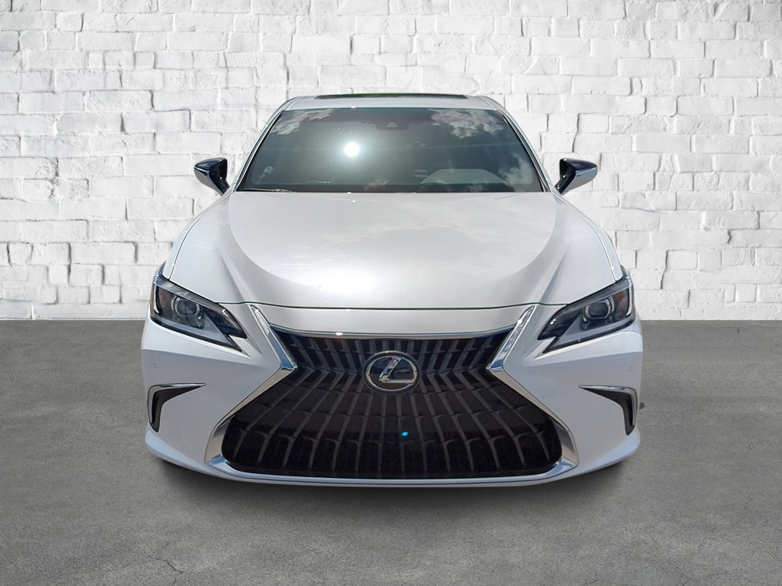 2025 Lexus ES 300h photo 2