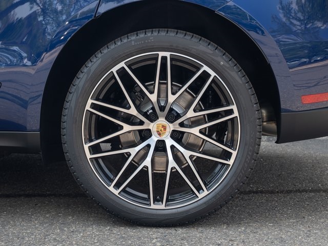 2026 Porsche Macan T photo 12