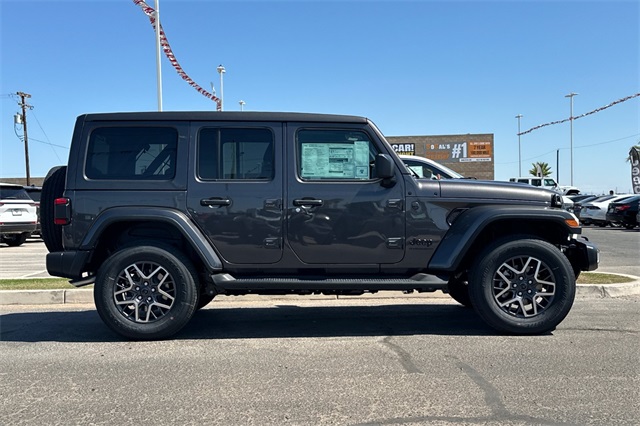 2025 Jeep Wrangler Sahara photo 2