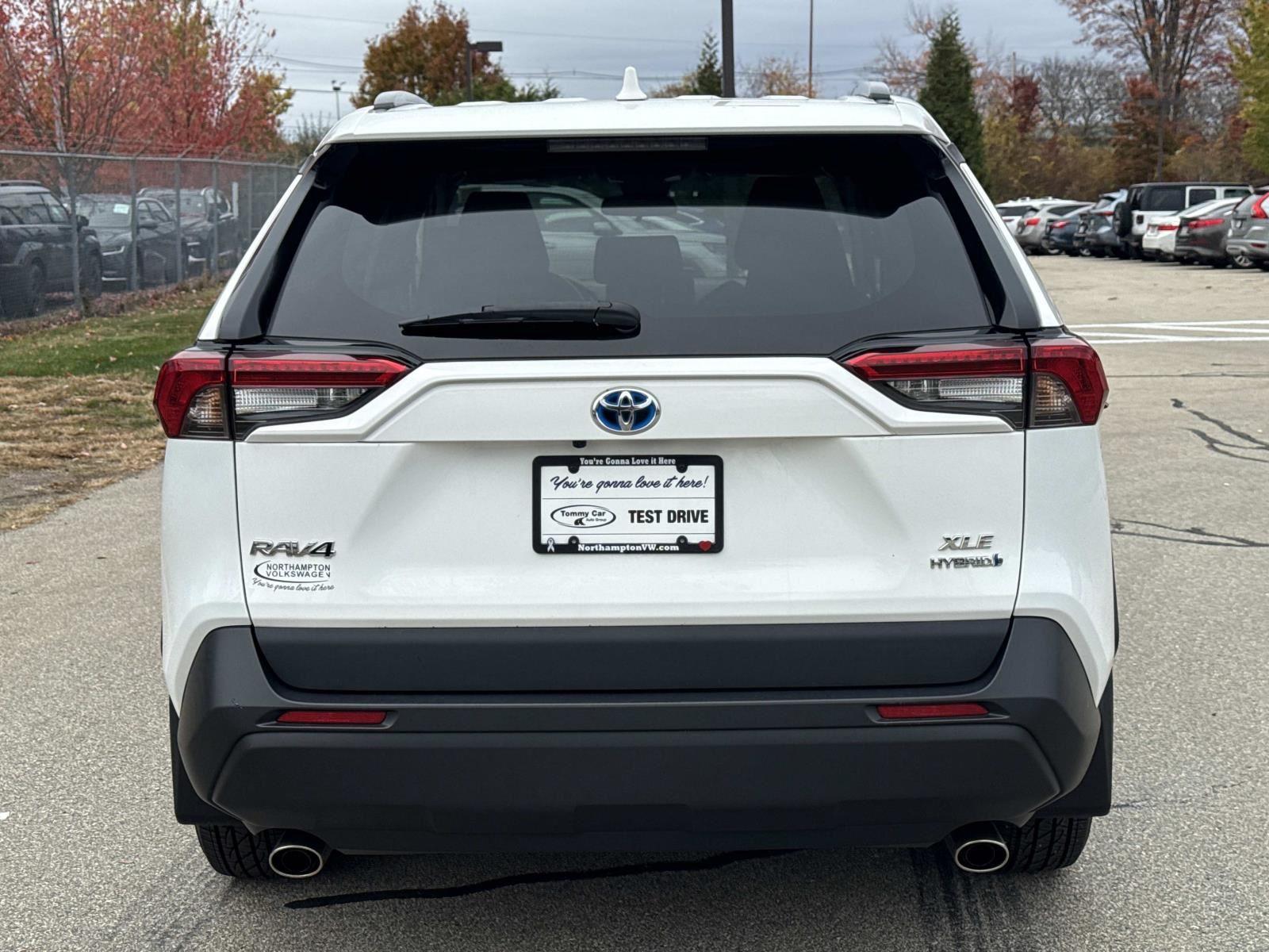 2021 Toyota RAV4 Hybrid XLE photo 4