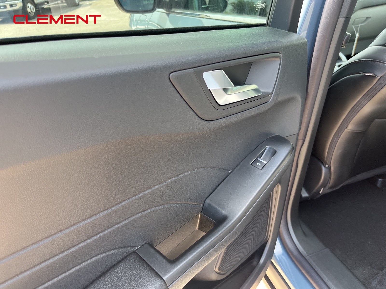 2025 Ford Escape Plug-In Hybrid photo 32