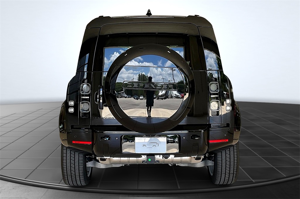 2025 Land Rover Defender 110 X photo 4