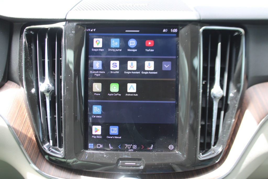 2022 Volvo XC60 Inscription R-Design Expression T8 Momentum B5 photo 18
