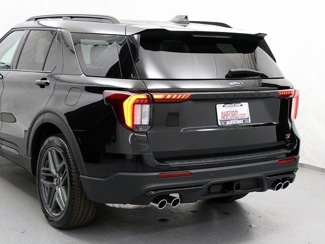 2025 Ford Explorer ST photo 2