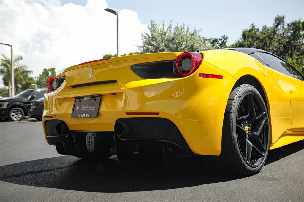 2016 Ferrari 488 GTB photo 13