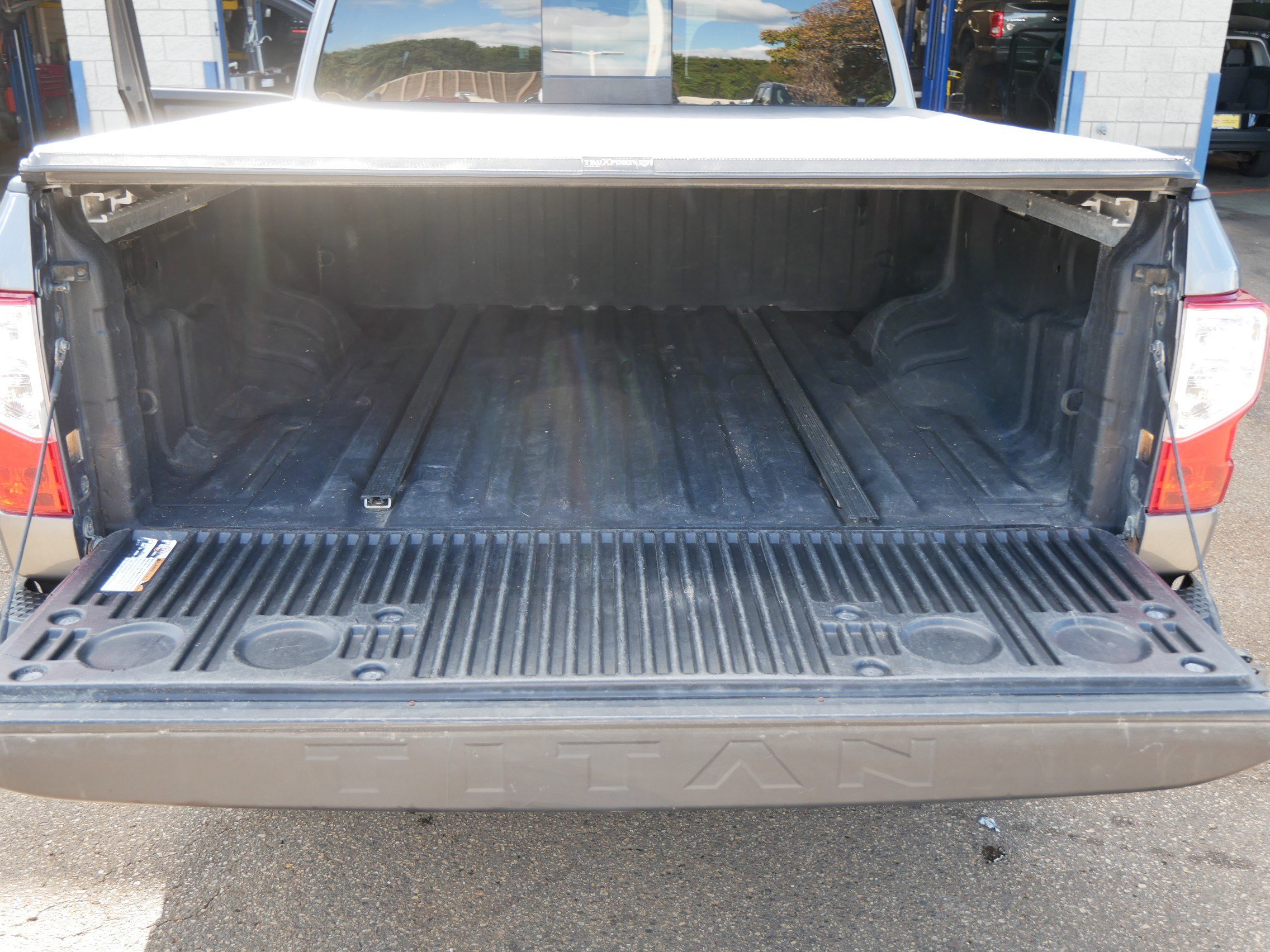 2018 Nissan Titan SV photo 18
