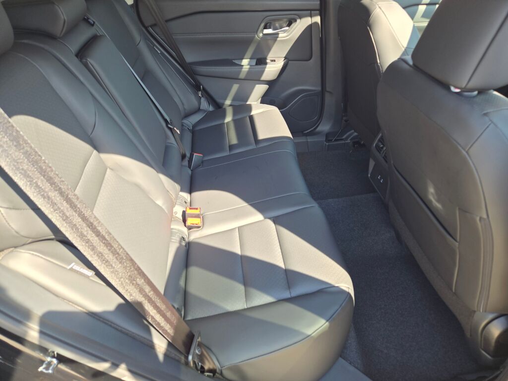 2026 Nissan Rogue SV photo 6