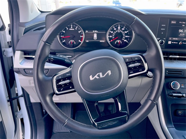 2024 Kia Carnival LX photo 6