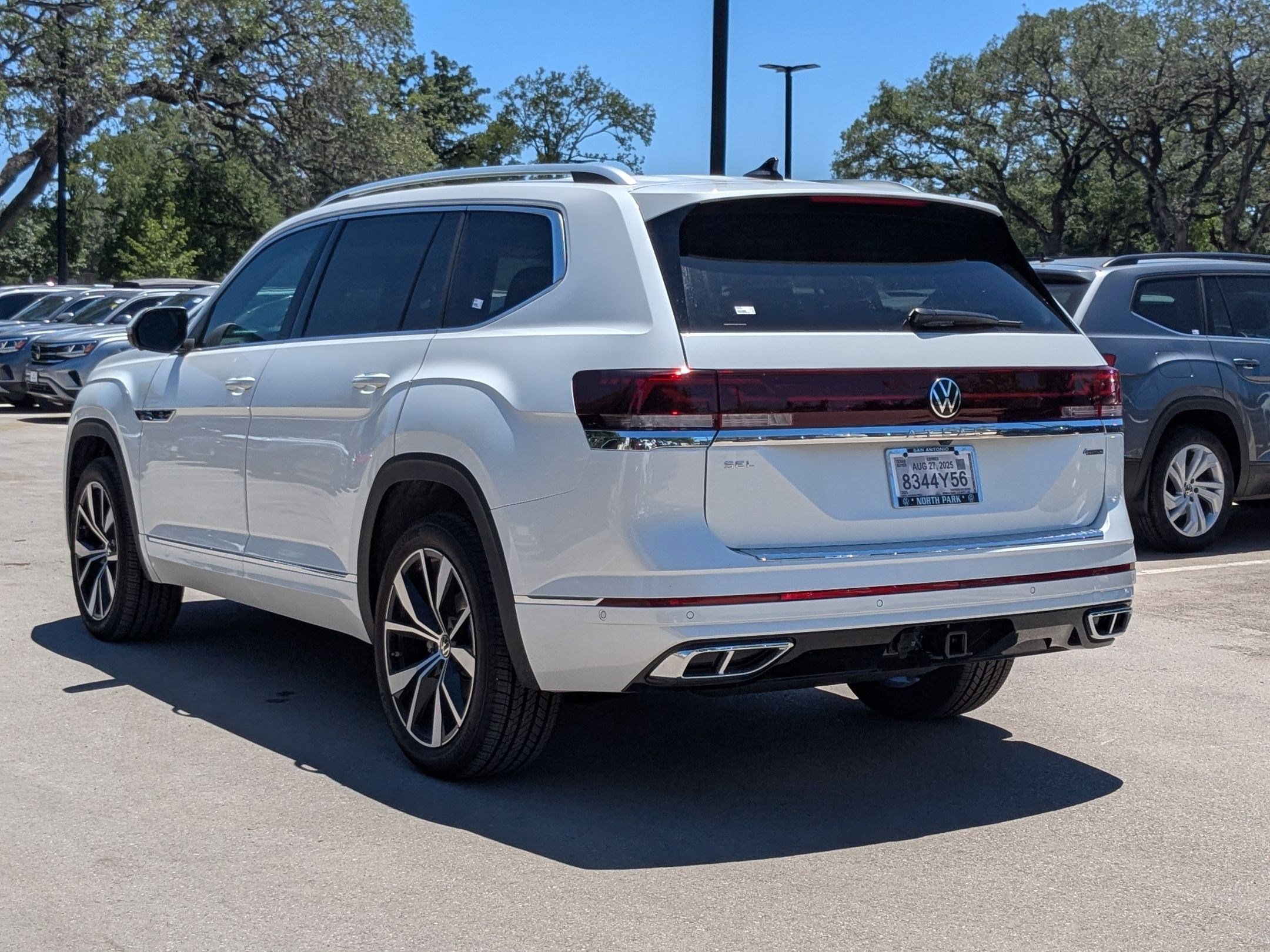 2025 Volkswagen Atlas SEL Premium R-Line photo 3