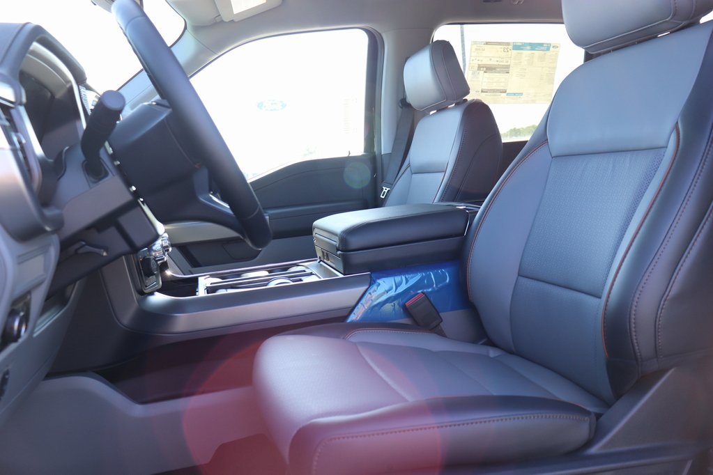 2025 Ford F-150 Lariat photo 2
