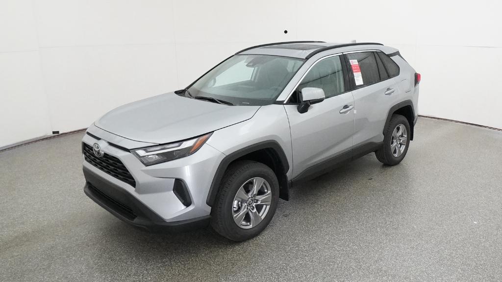 2025 Toyota RAV4 XLE's photo