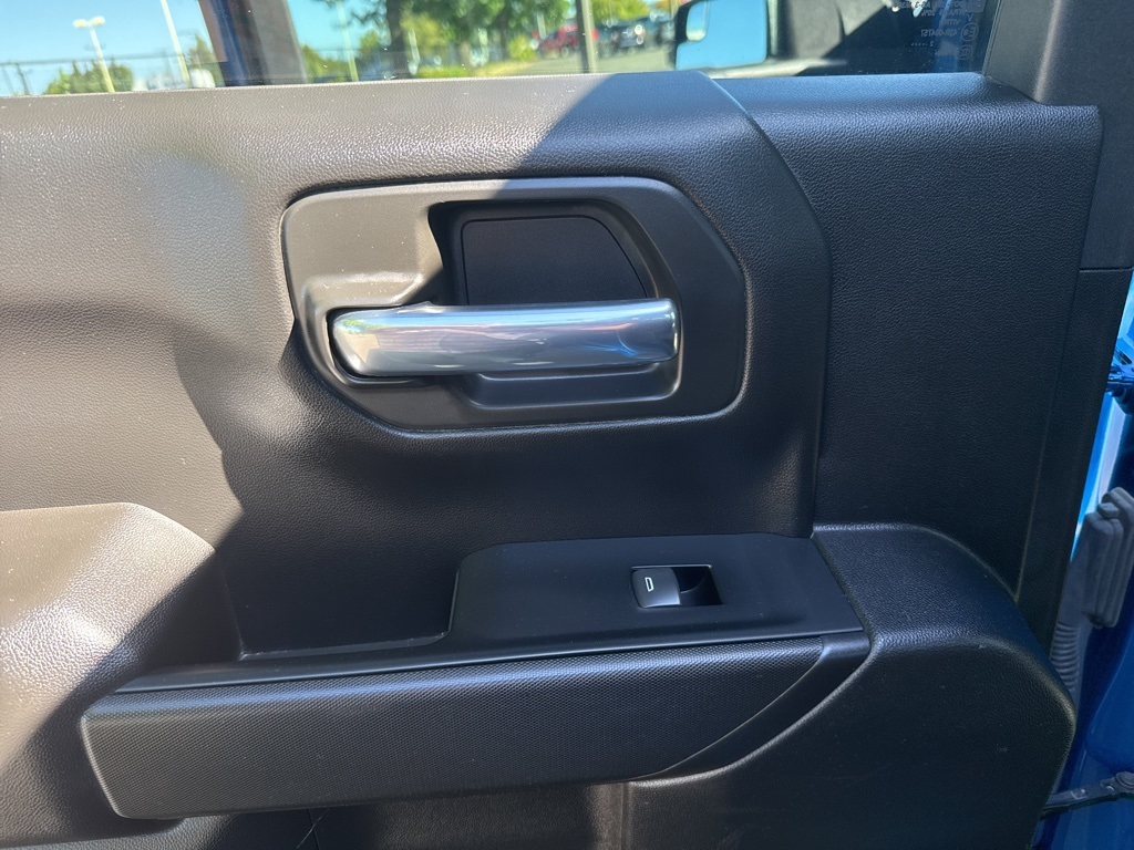 2023 Chevrolet Silverado 1500 Custom photo 17