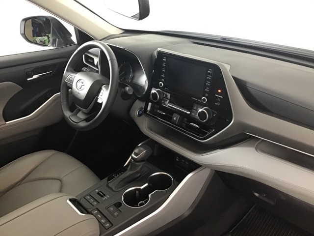 2022 Toyota Highlander XLE photo 22