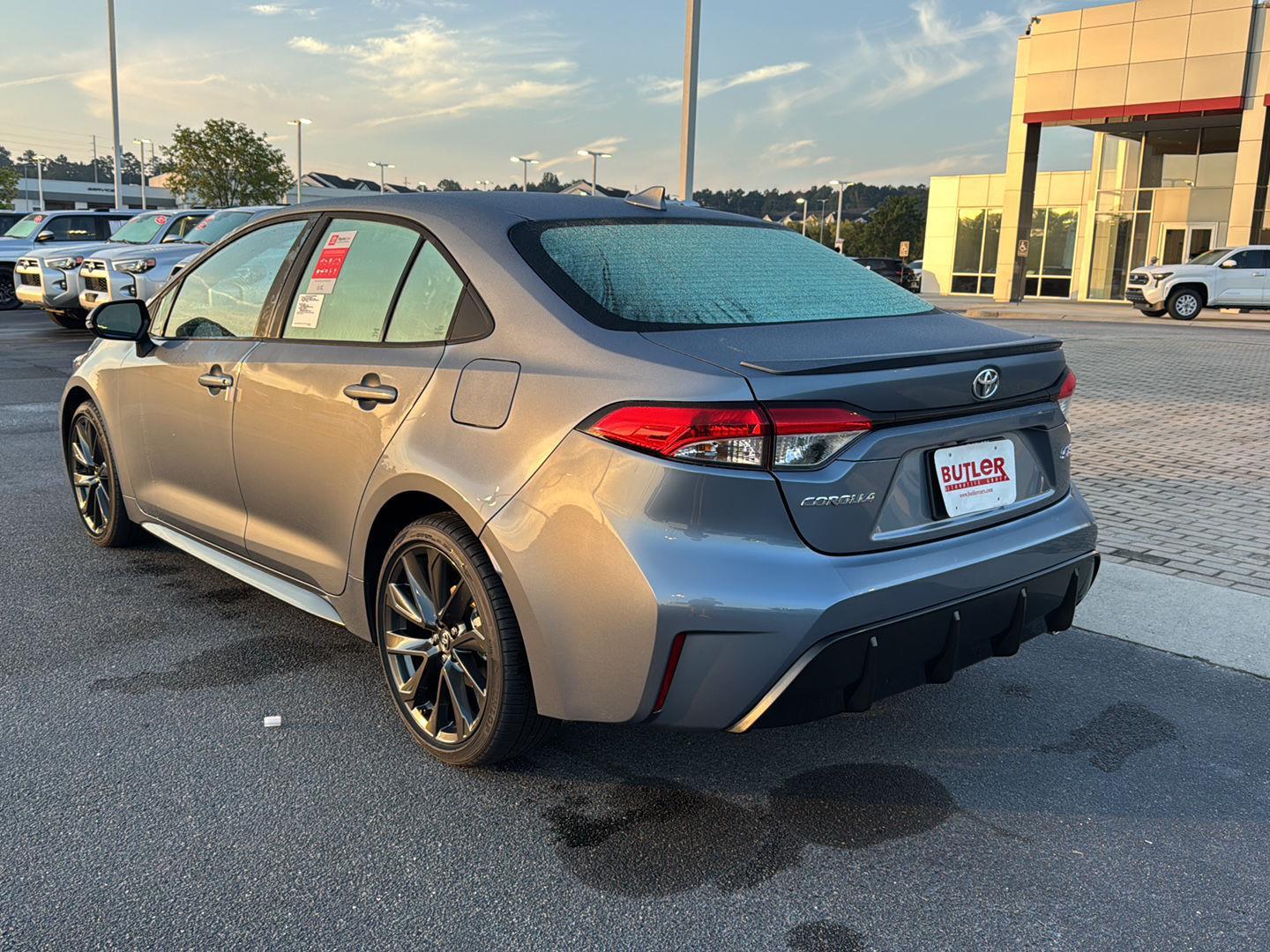 2026 Toyota Corolla SE photo 3