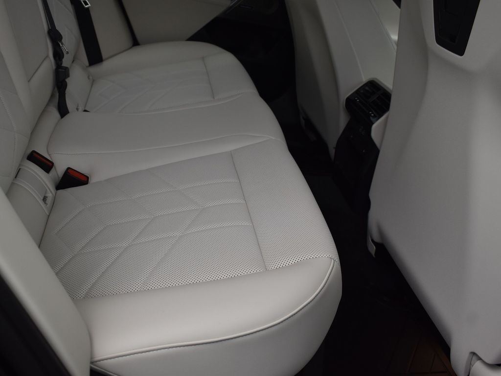 2026 Bmw 550e xDrive photo 16