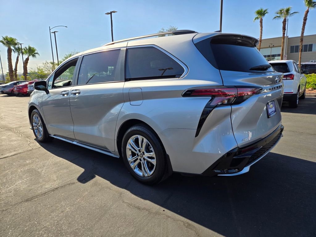 2022 Toyota Sienna XSE photo 4
