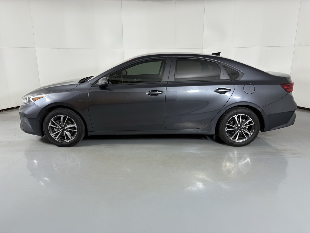 2023 Kia Forte LXS photo 4