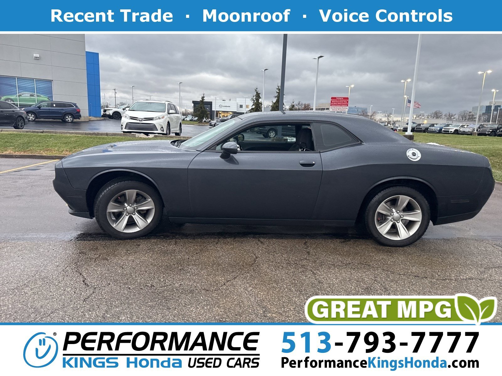 2016 Dodge Challenger SXT's photo